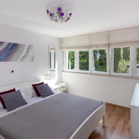 Splitstay - Spacious & Peaceful, 15 Min Walk To Old Town Apartament *