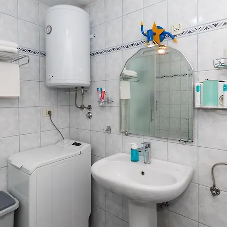 Splitstay - Spacious & Peaceful, 15 Min Walk To Old Town Сплит