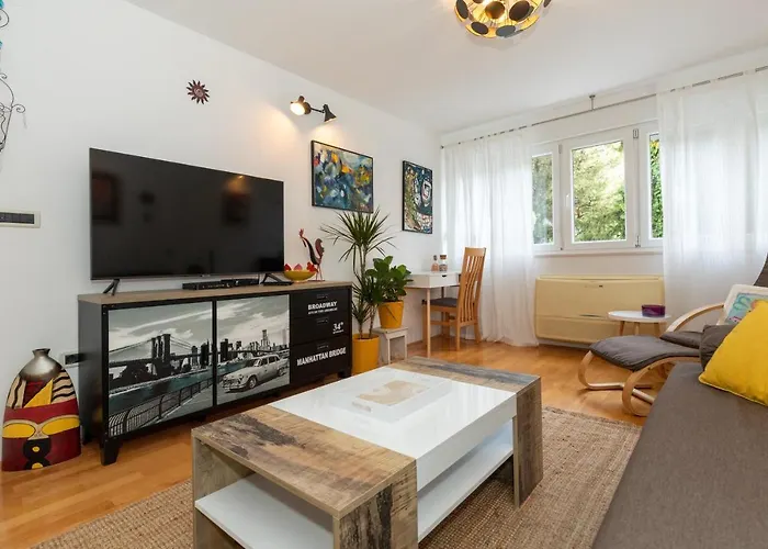 Splitstay - Spacious & Peaceful, 15 Min Walk To Old Town