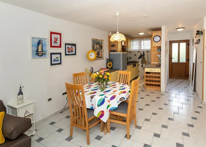 Apartamento Splitstay - Spacious & Peaceful, 15 Min Walk To Old Town Split