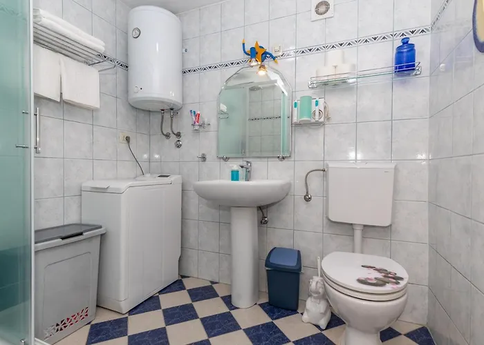 Apartamento Splitstay - Spacious & Peaceful, 15 Min Walk To Old Town *