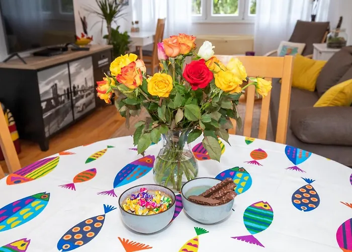 Splitstay - Spacious & Peaceful, 15 Min Walk To Old Town
