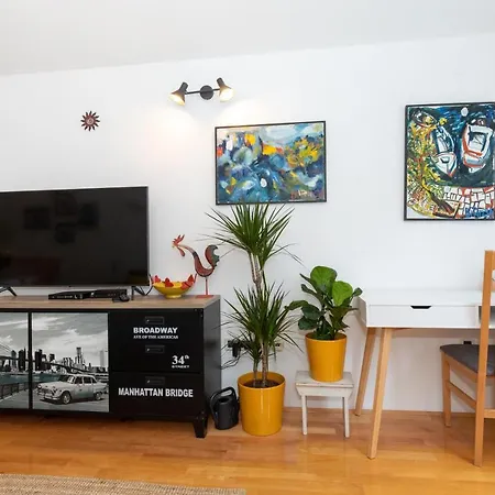 Spacious - Balcony & Near Old Town Apartamento *