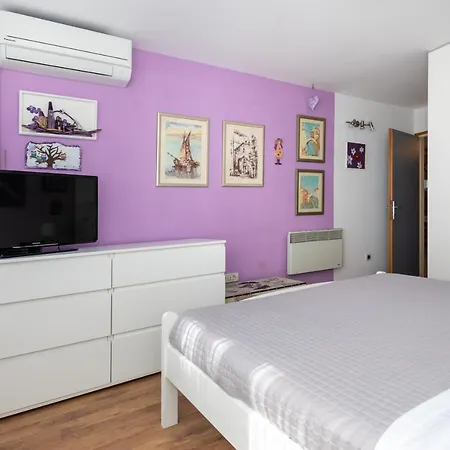Apartamento Splitstay - Spacious & Peaceful, 15 Min Walk To Old Town *
